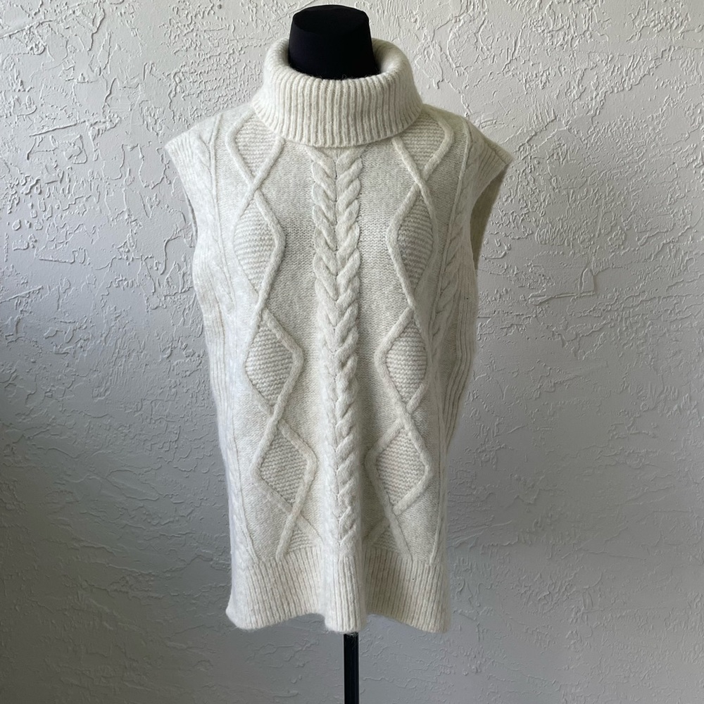 Loft Chunky Cableknit Sleeveless Sweater Size M NEW!
